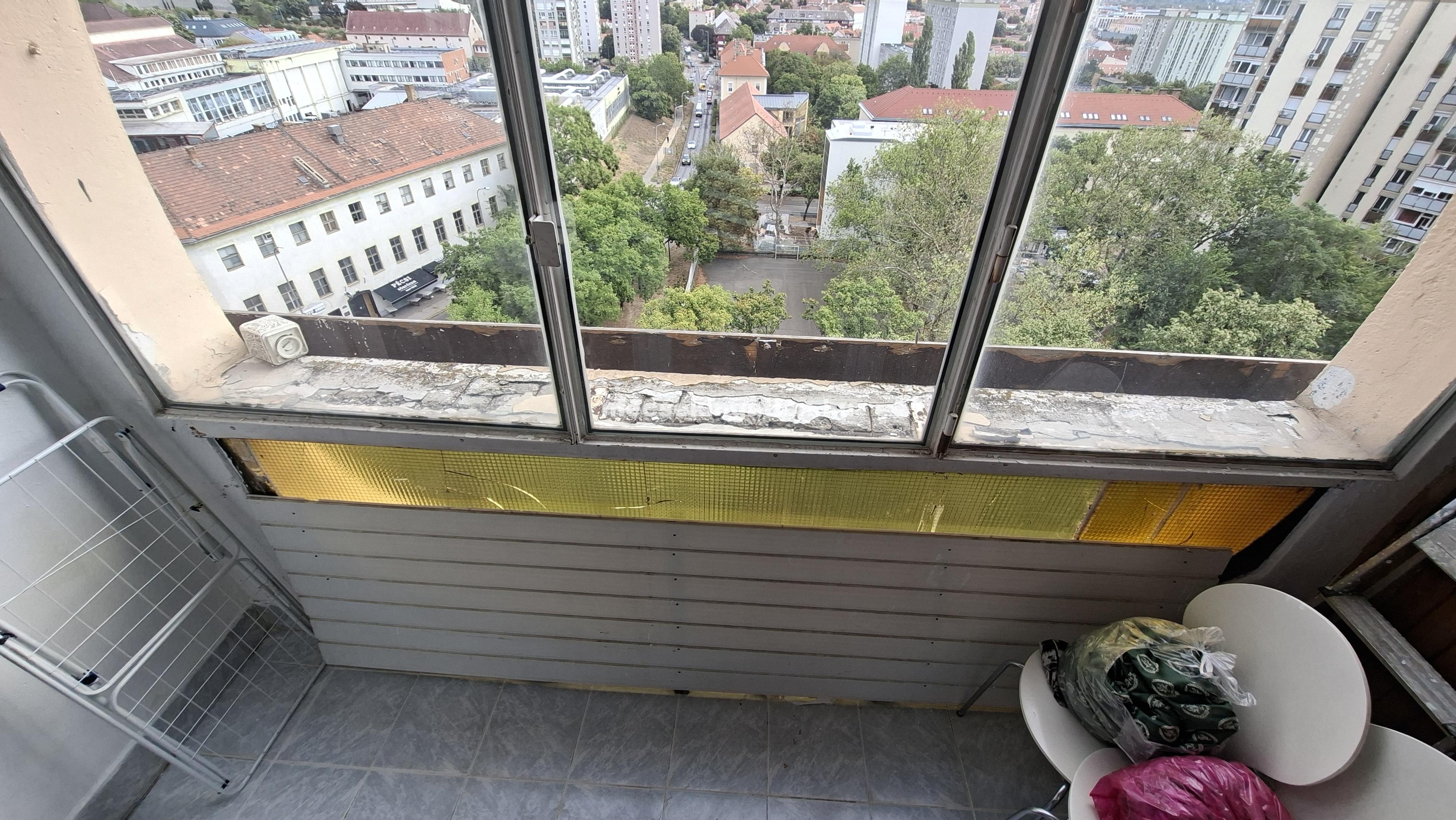 Pécs, Egyetemvárosban az Ifjúság úton kiadó három szobás lakás