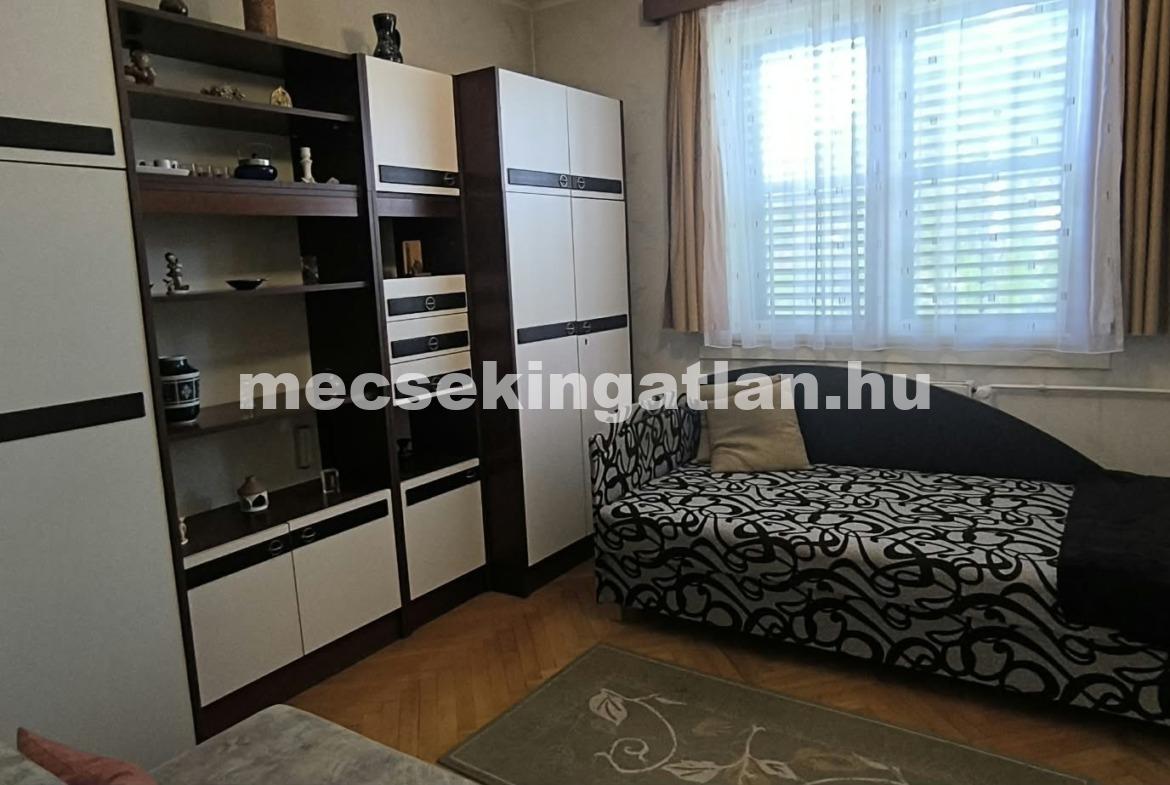 Pécs, Bornemissza Gergely utcában eladó téglalakás a második emeleten-44,9 MFt-i.á.