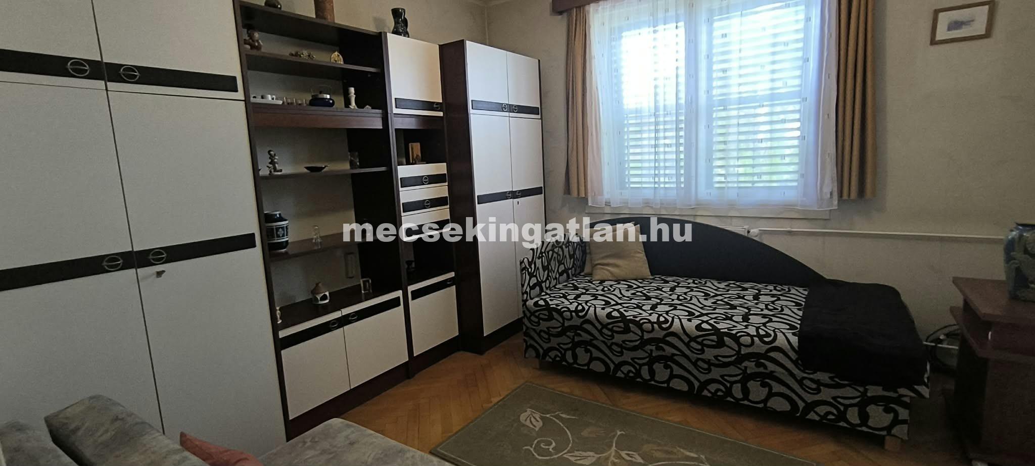 Pécs, Bornemissza Gergely utcában eladó téglalakás a második emeleten-44,9 MFt-i.á.