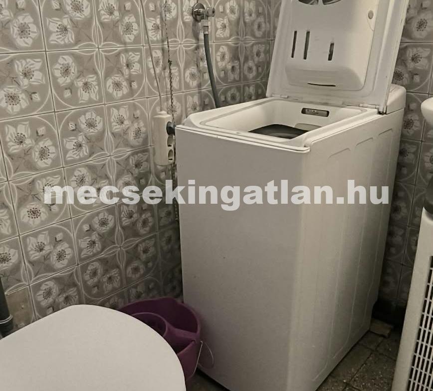 Pécs, Bornemissza Gergely utcában eladó téglalakás a második emeleten-44,9 MFt-i.á.