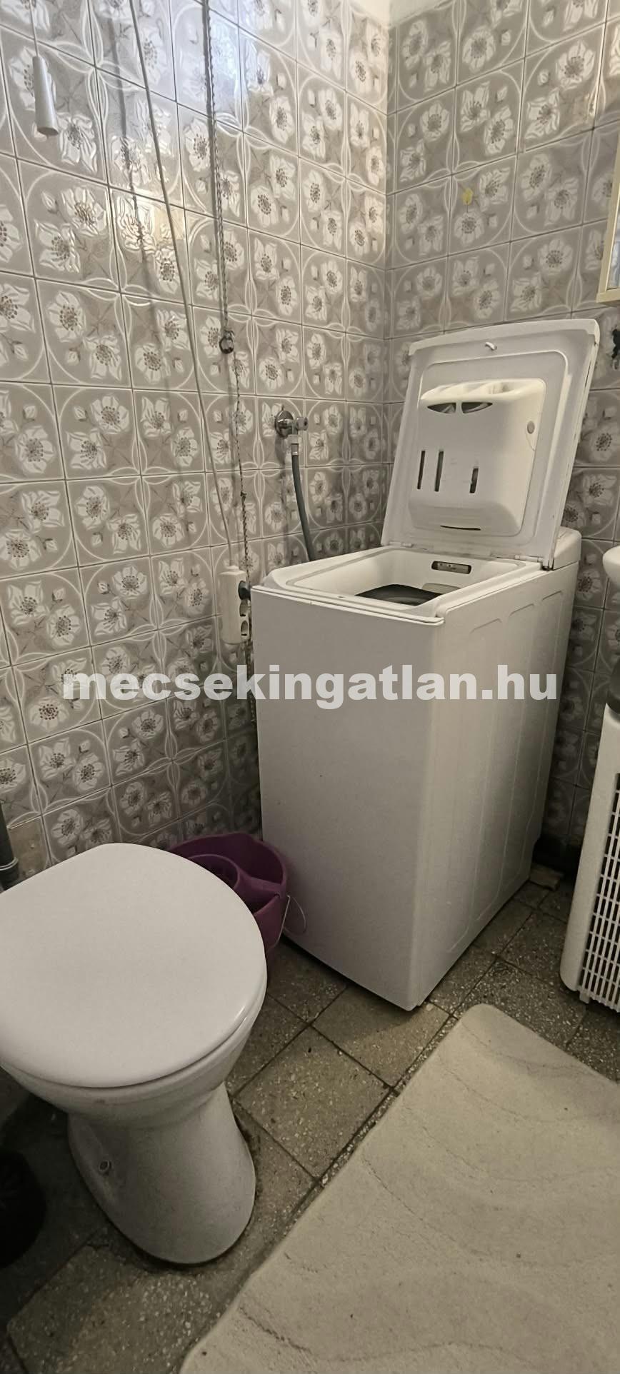 Pécs, Bornemissza Gergely utcában eladó téglalakás a második emeleten-44,9 MFt-i.á.