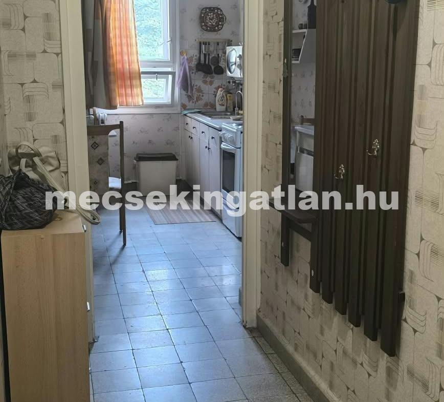Pécs, Bornemissza Gergely utcában eladó téglalakás a második emeleten-44,9 MFt-i.á.