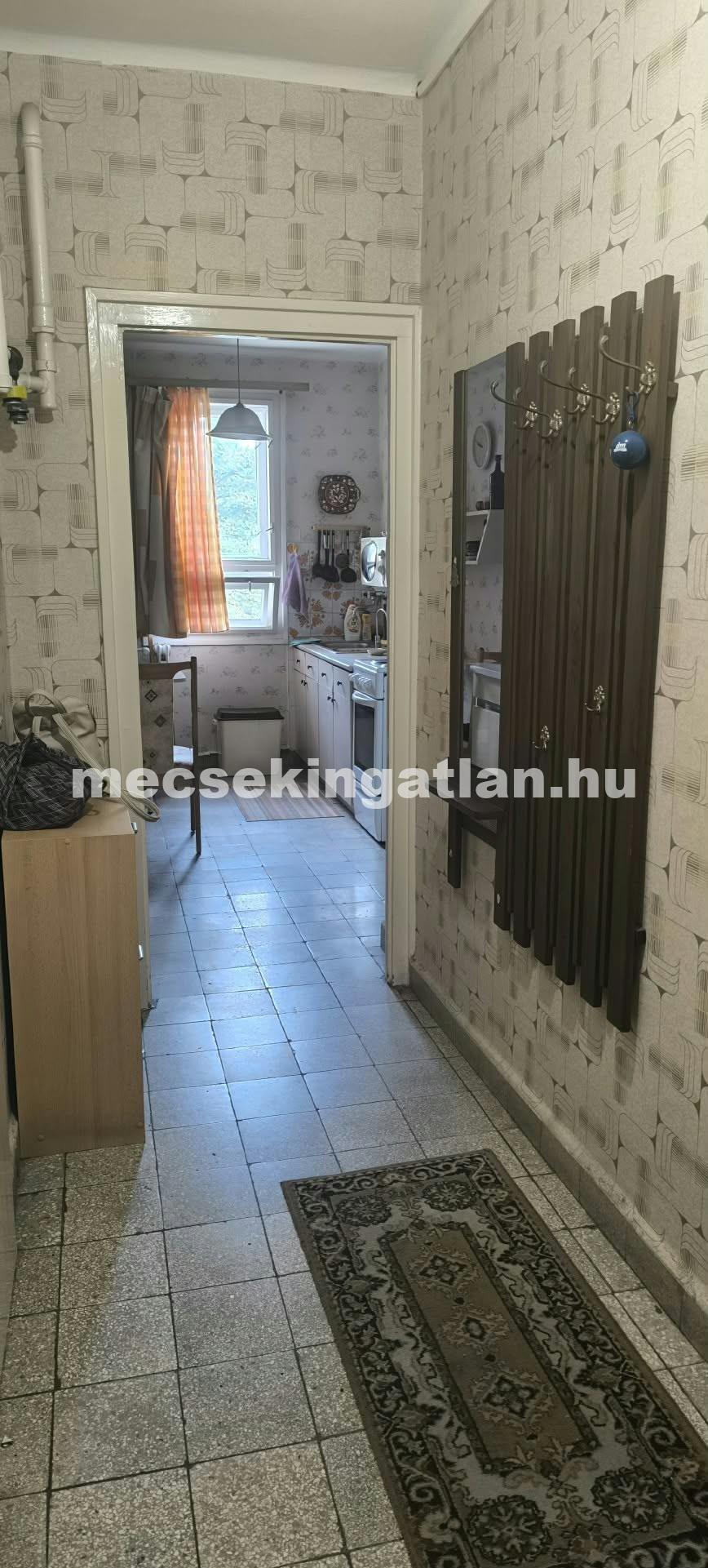 Pécs, Bornemissza Gergely utcában eladó téglalakás a második emeleten-44,9 MFt-i.á.