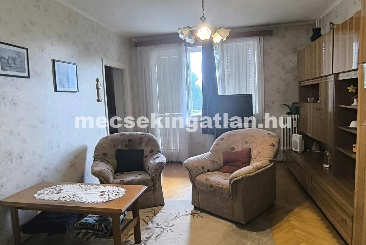 Pécs, Bornemissza Gergely utcában eladó téglalakás a második emeleten-44,9 MFt-i.á.