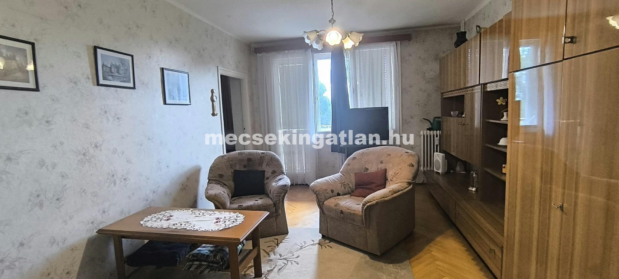 Pécs, Bornemissza Gergely utcában eladó téglalakás a második emeleten-44,9 MFt-i.á.