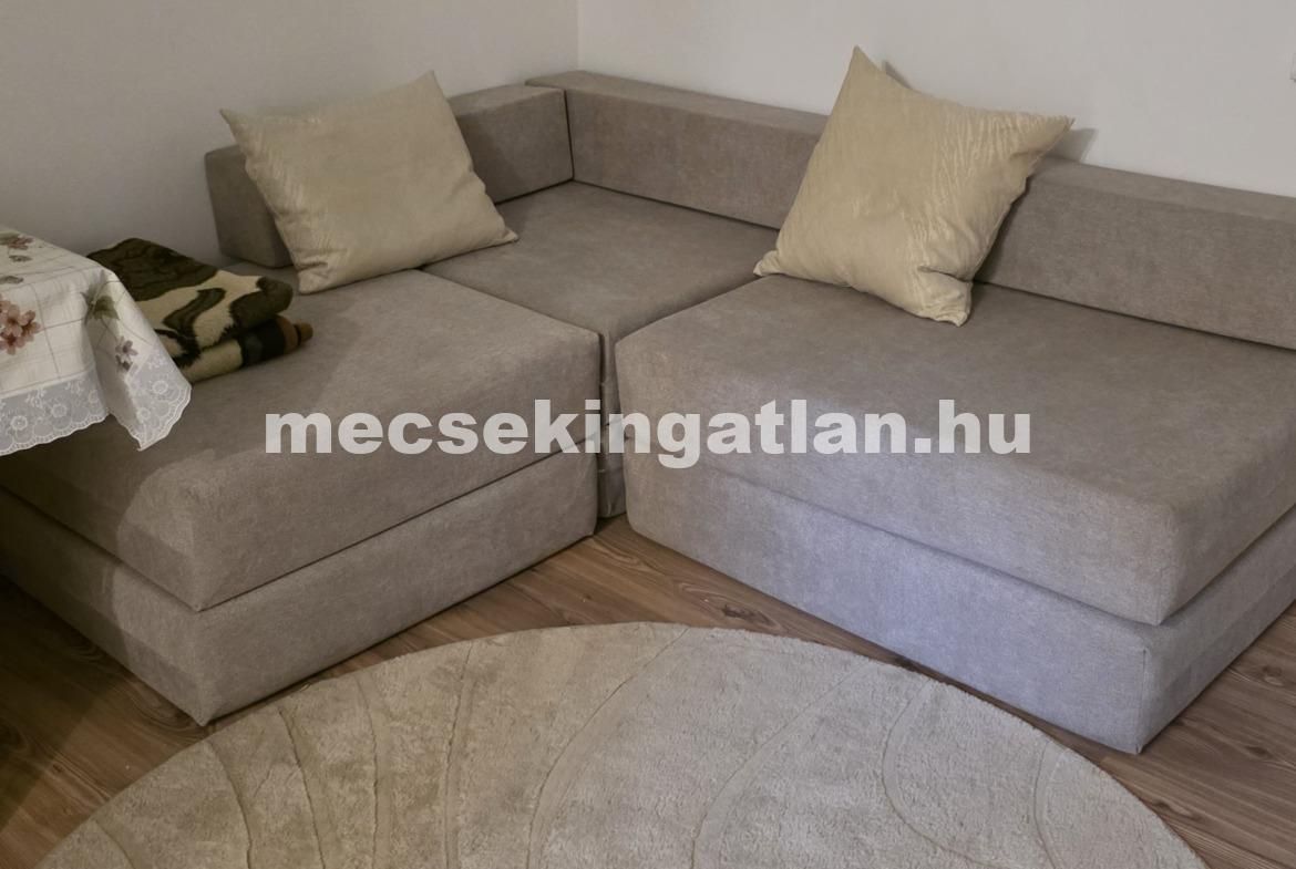 Pécsett a Dobó István utcában 1 szobás téglalakás kiadó!