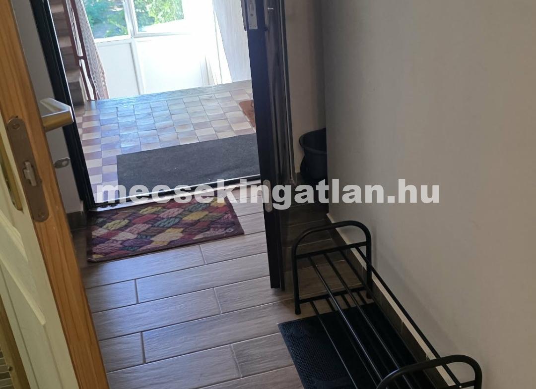 Pécsett a Dobó István utcában 1 szobás téglalakás kiadó!