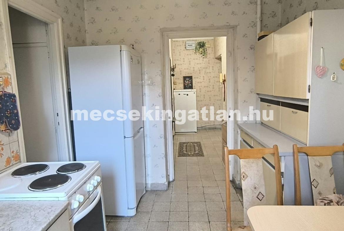 Pécs, Bornemissza Gergely utcában eladó téglalakás a második emeleten-44,9 MFt-i.á.