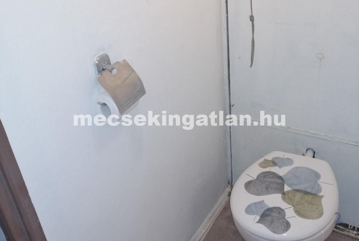 Pécs belvárosában nyolcadik emeleti panellakás kiadó!