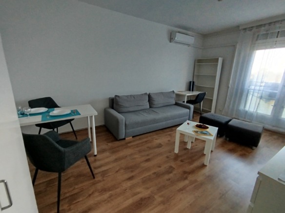 ingatlan p&eacute;cs kiad&oacute; elad&oacute; lak&aacute;s alb&eacute;rletek p&eacute;cs