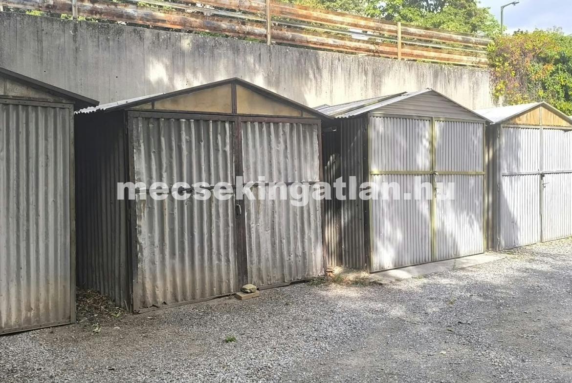Pécs, Bornemissza Gergely utcában eladó téglalakás a második emeleten-44,9 MFt-i.á.