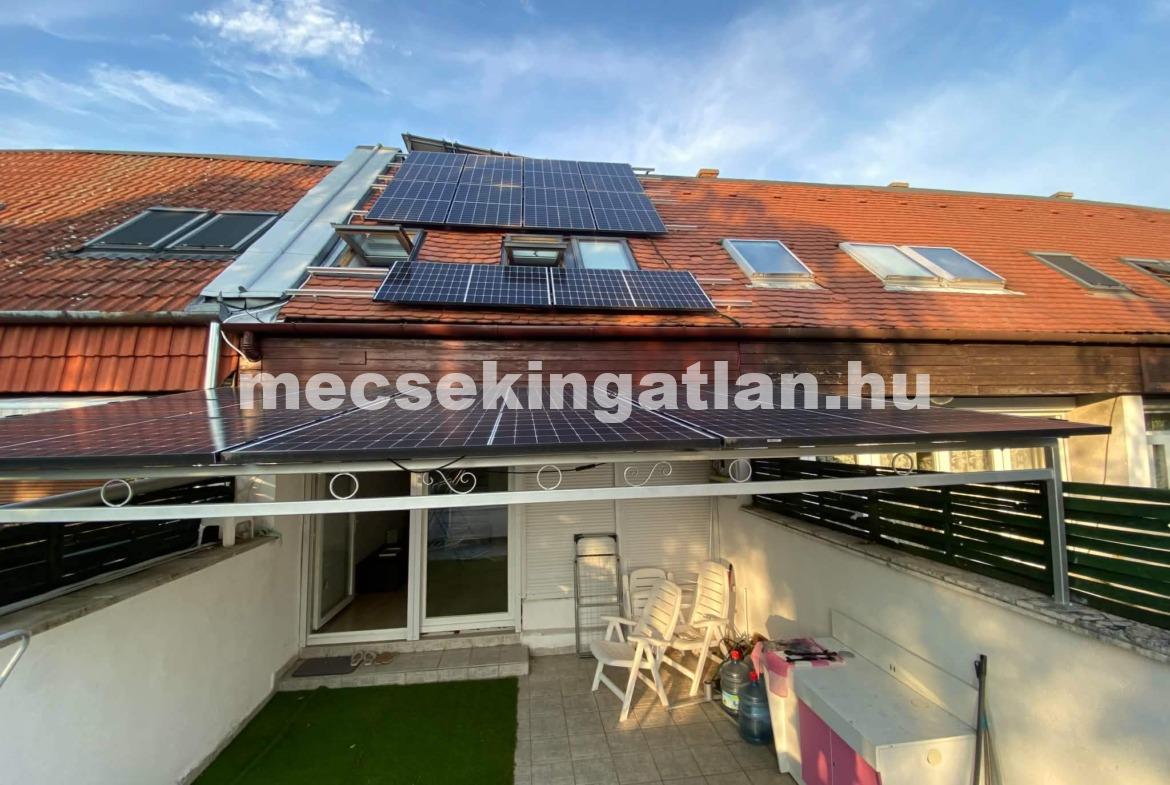 Pécsett a Jurisics Miklós utcában panorámás téglalakás tágas terasszal kiadó!