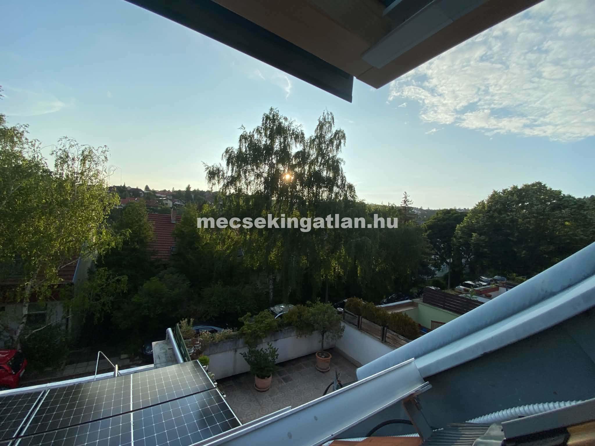 Pécsett a Jurisics Miklós utcában panorámás téglalakás tágas terasszal kiadó!