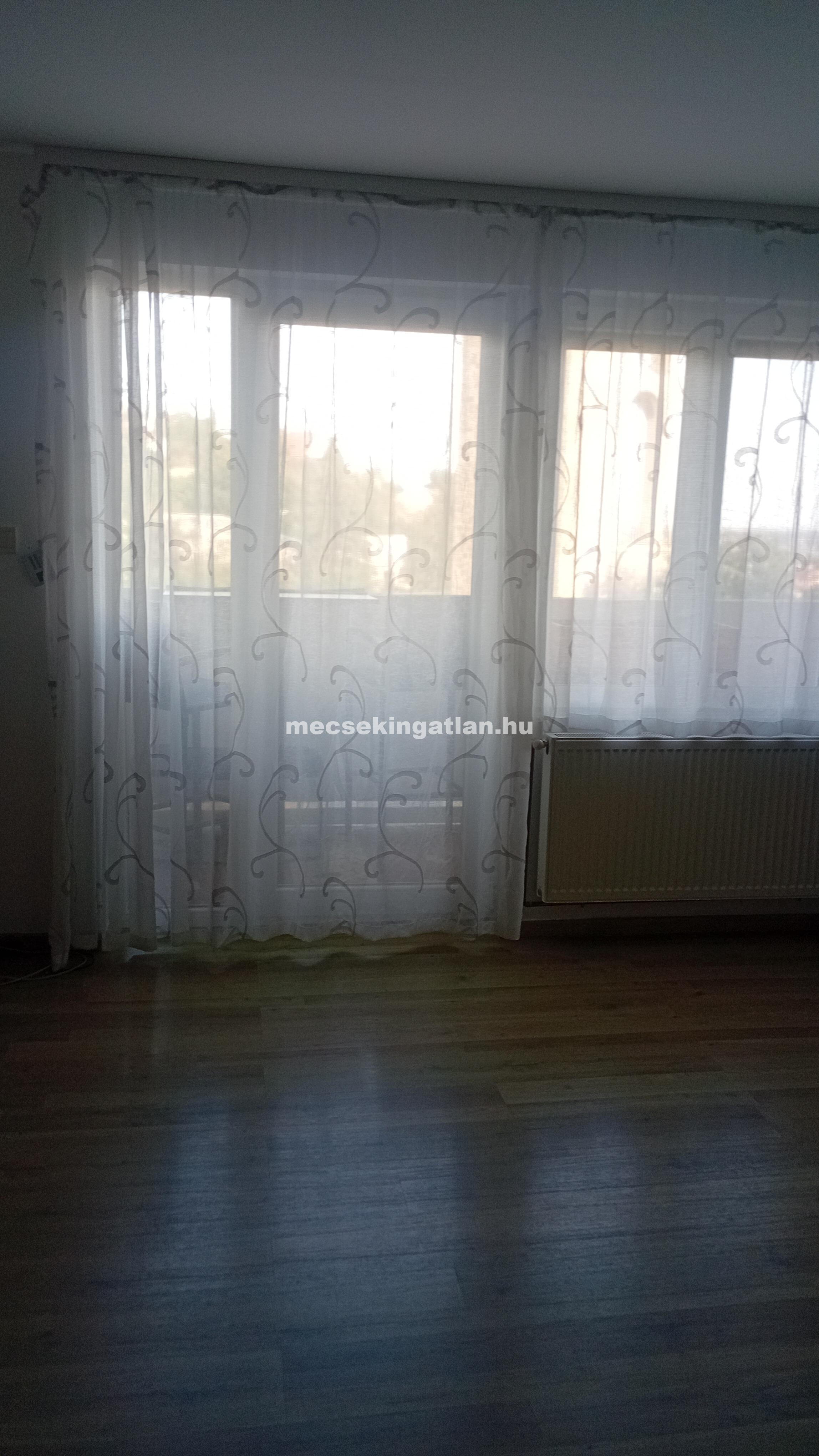 Pécs frekventált részén a Hunyadi János utcában téglalakás kiadó!