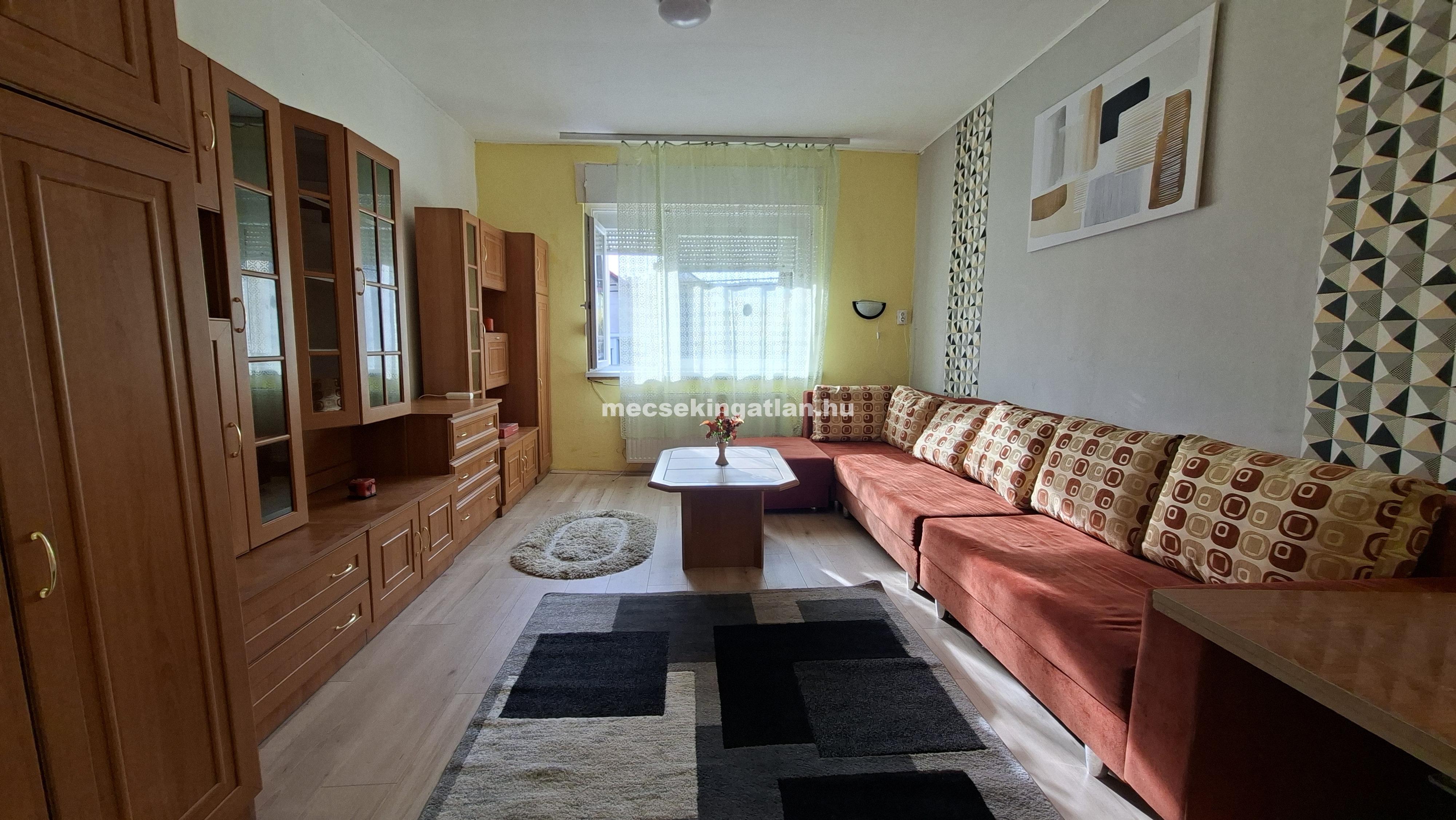 Pécs, Bittner Alajos utcában kiadó három szobás lakás