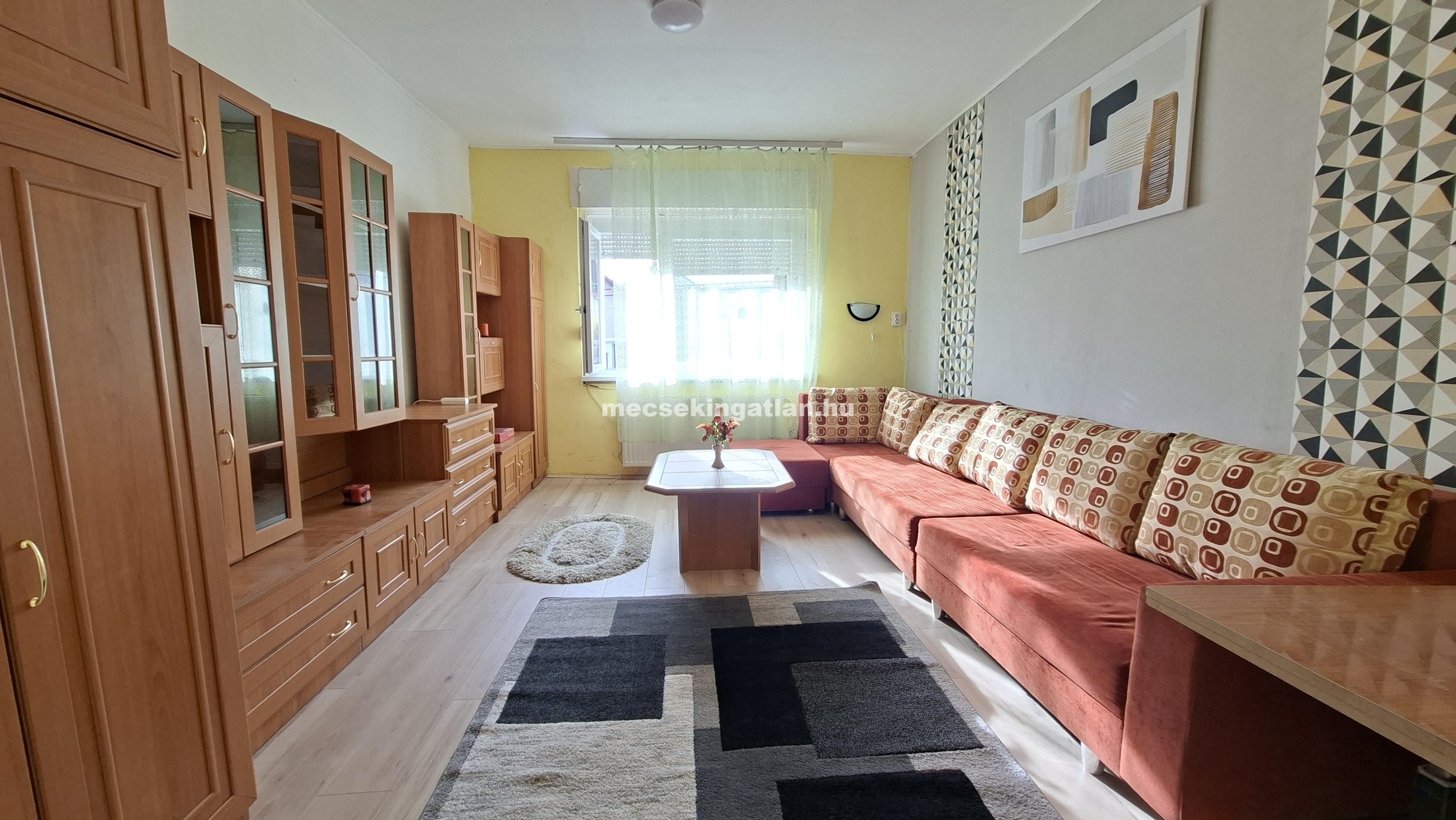 Pécs, Bittner Alajos utcában kiadó három szobás lakás
