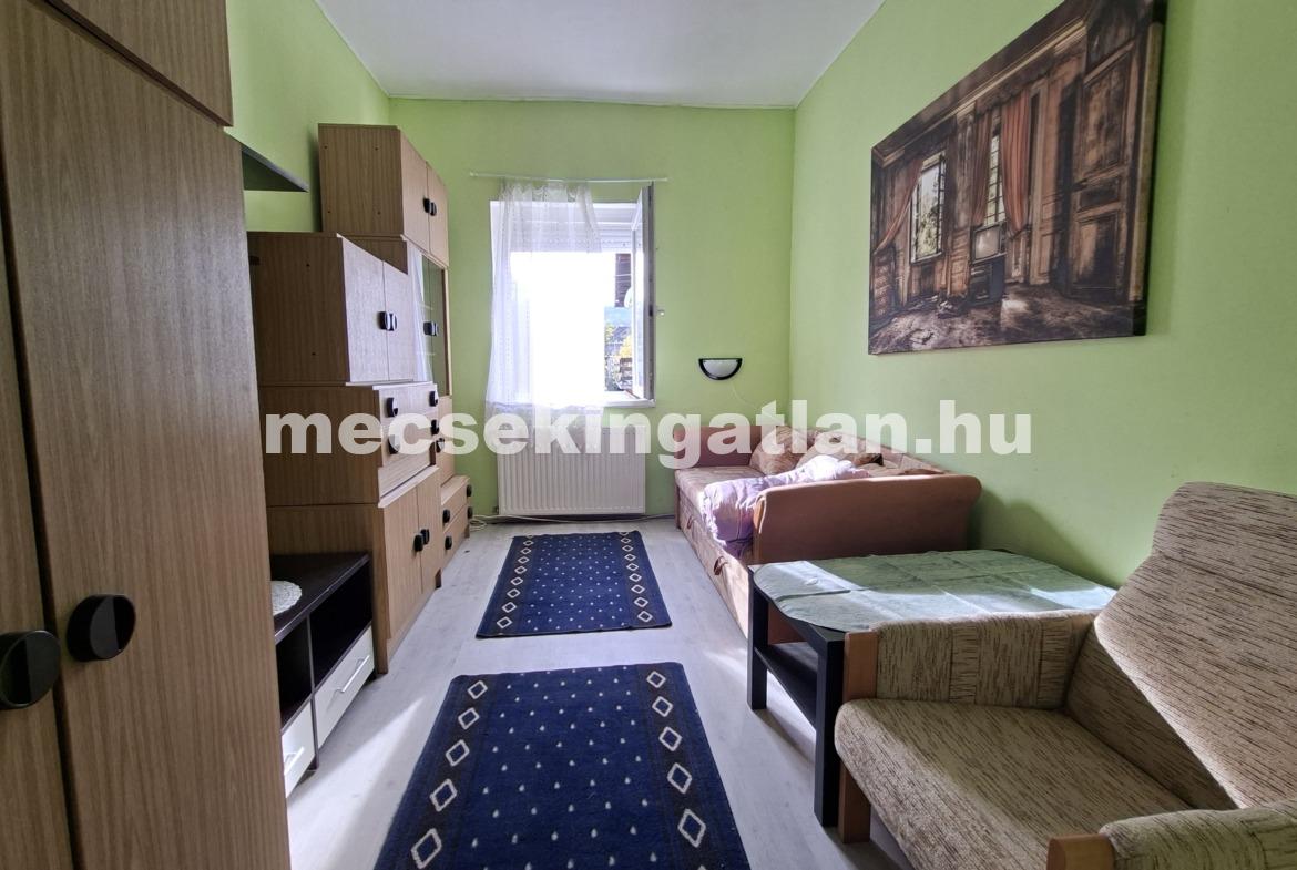Pécs, Bittner Alajos utcában kiadó három szobás lakás