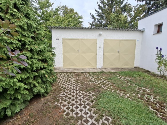 ingatlan p&eacute;cs kiad&oacute; elad&oacute; lak&aacute;s alb&eacute;rletek p&eacute;cs