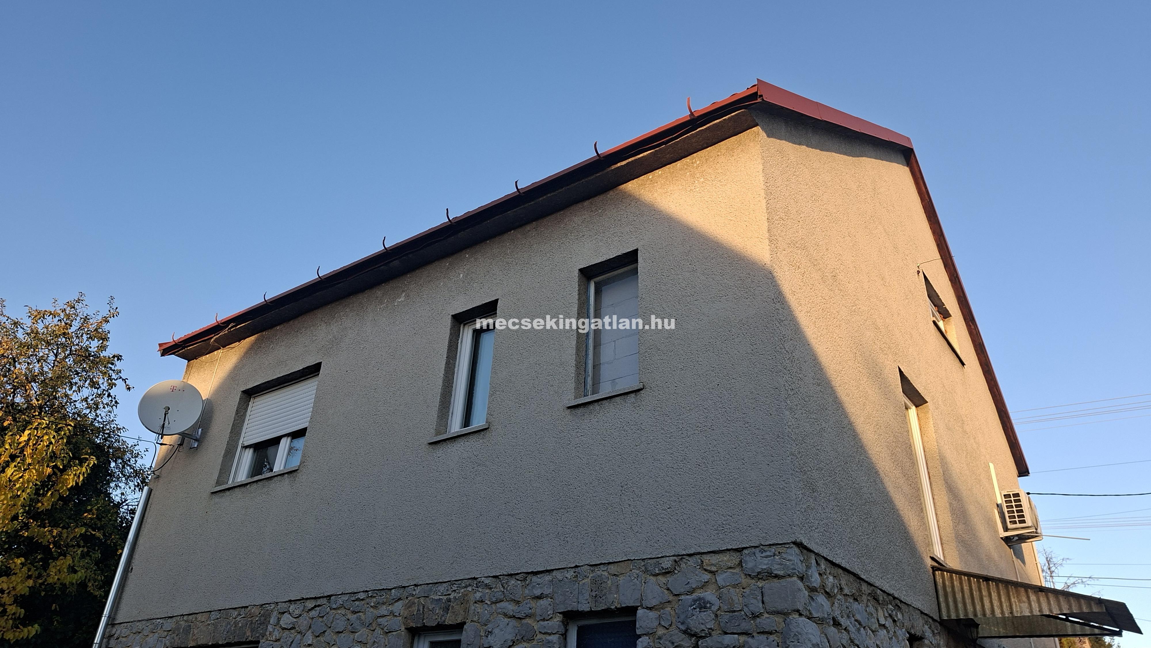Pécs, Komlói úton eladó sürgősen önálló családi ház