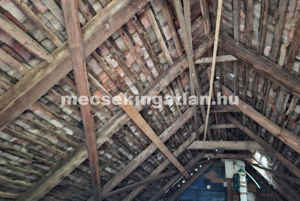 Pécs, Bánomi részén Csárda utcában eladó családi ház