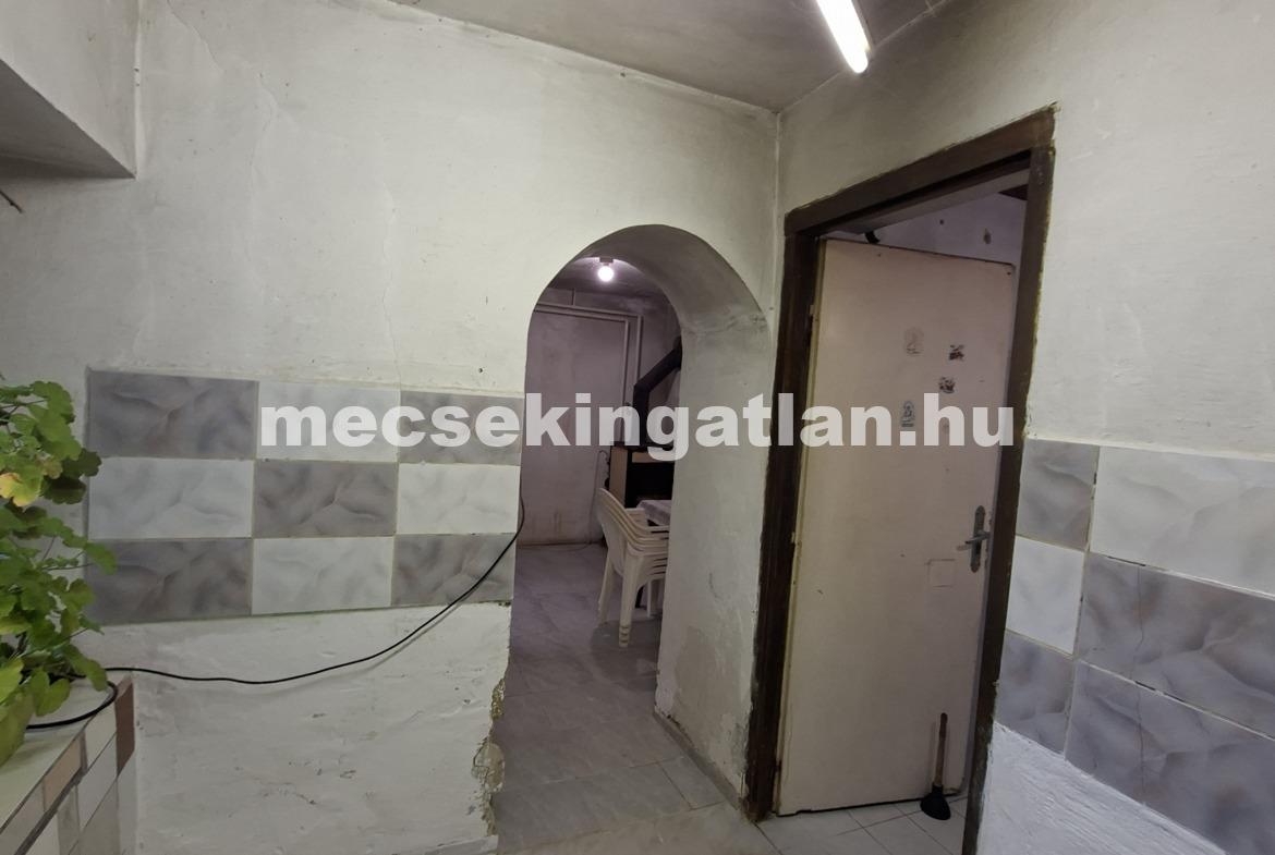 Pécs, Bánomi részén Csárda utcában eladó családi ház