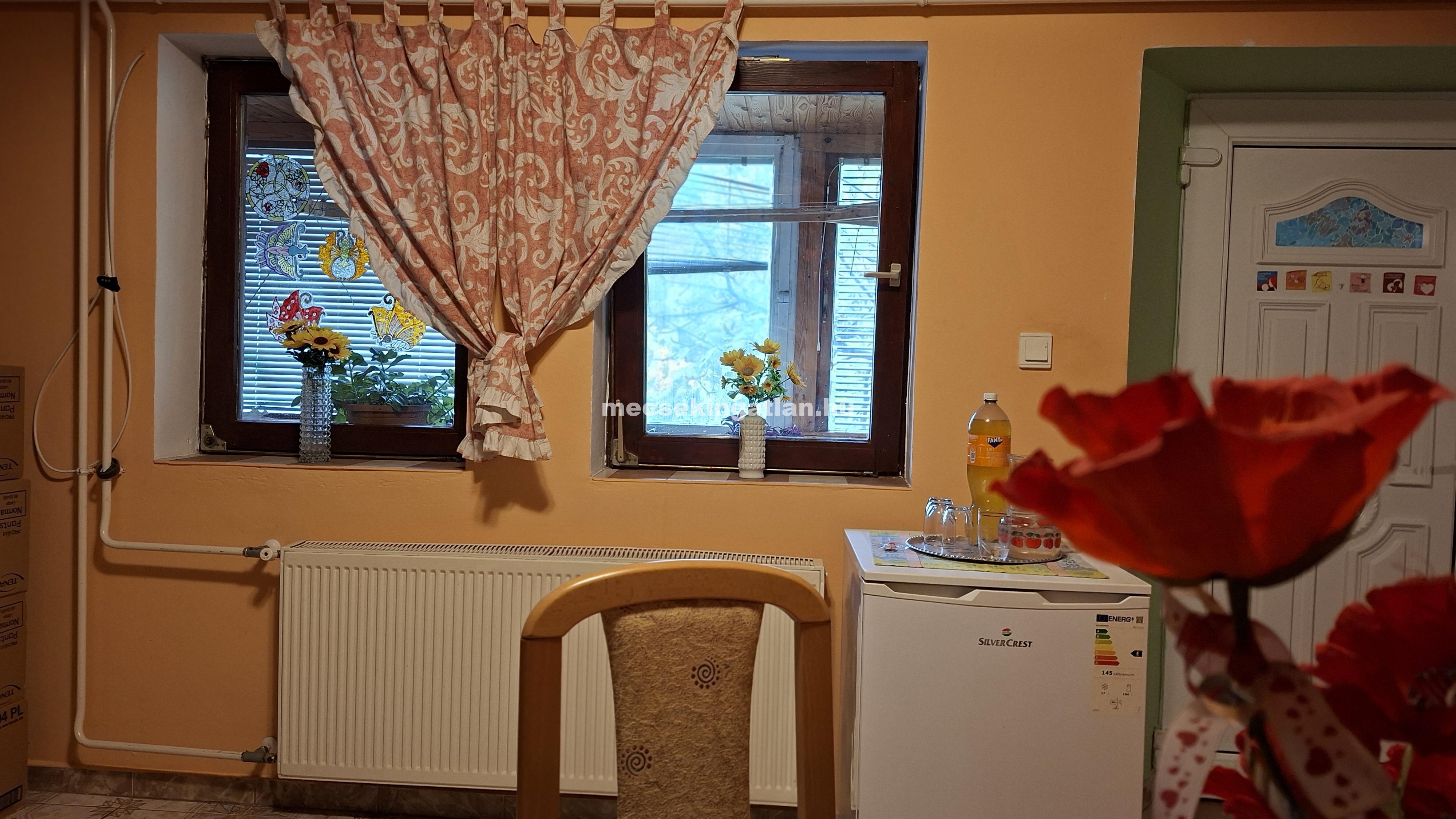 Pécs, Bánomi részén Csárda utcában eladó családi ház